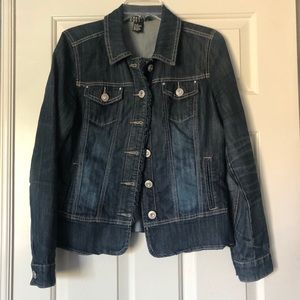 Women’s denim jacket. Great details ❤️. Size M